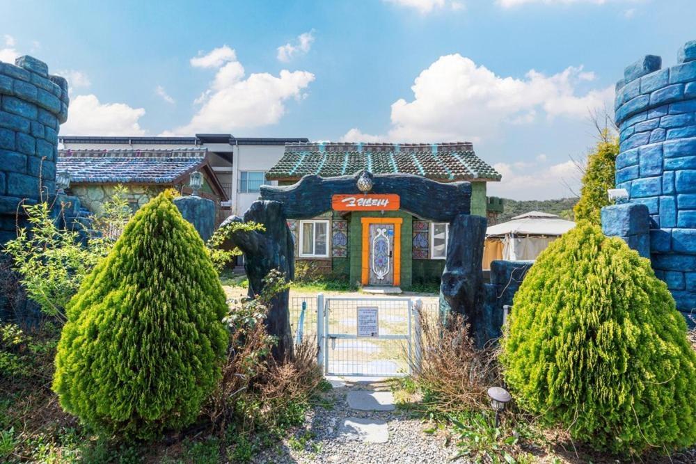 Lala Land Pet Friendly Pension Gyeongju Exterior photo